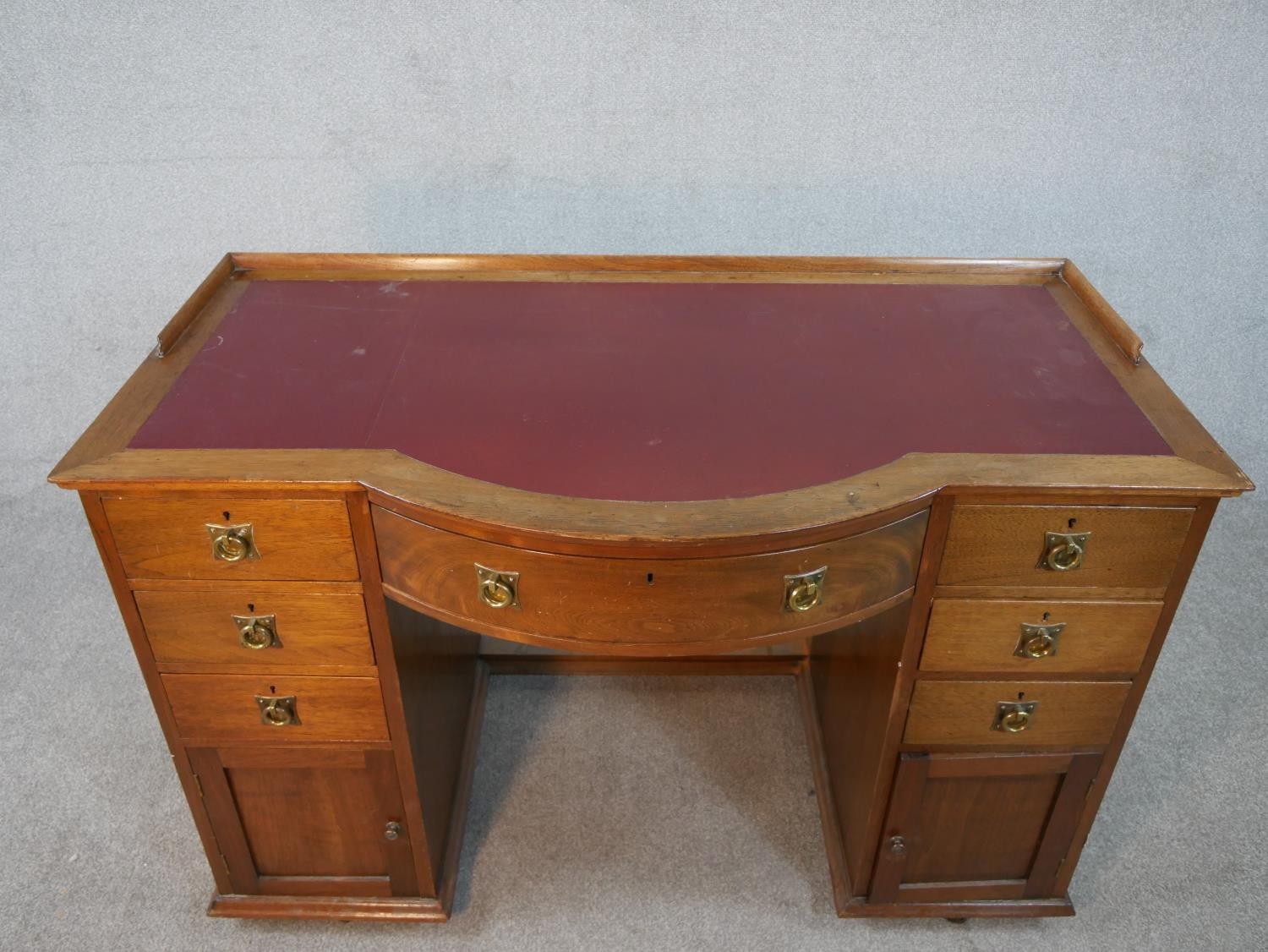 A late 19th century mahogany pedestal desk with bowfronted centre section above drawers and - Image 3 of 5