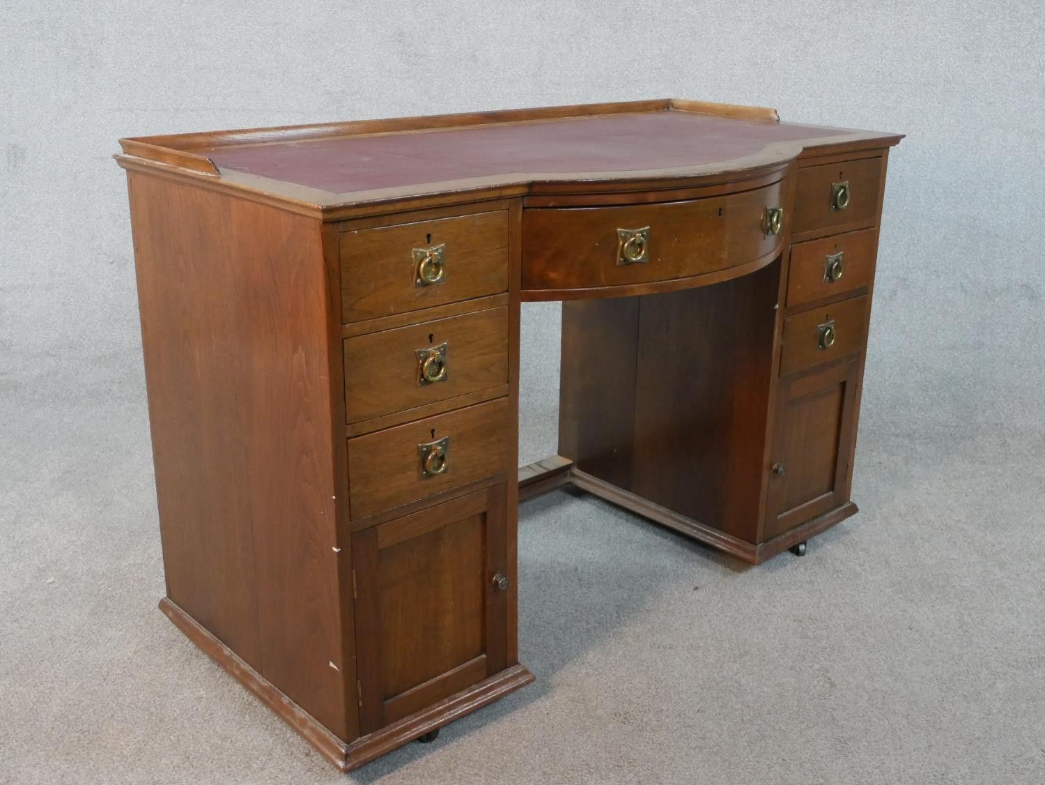 A late 19th century mahogany pedestal desk with bowfronted centre section above drawers and - Image 5 of 5