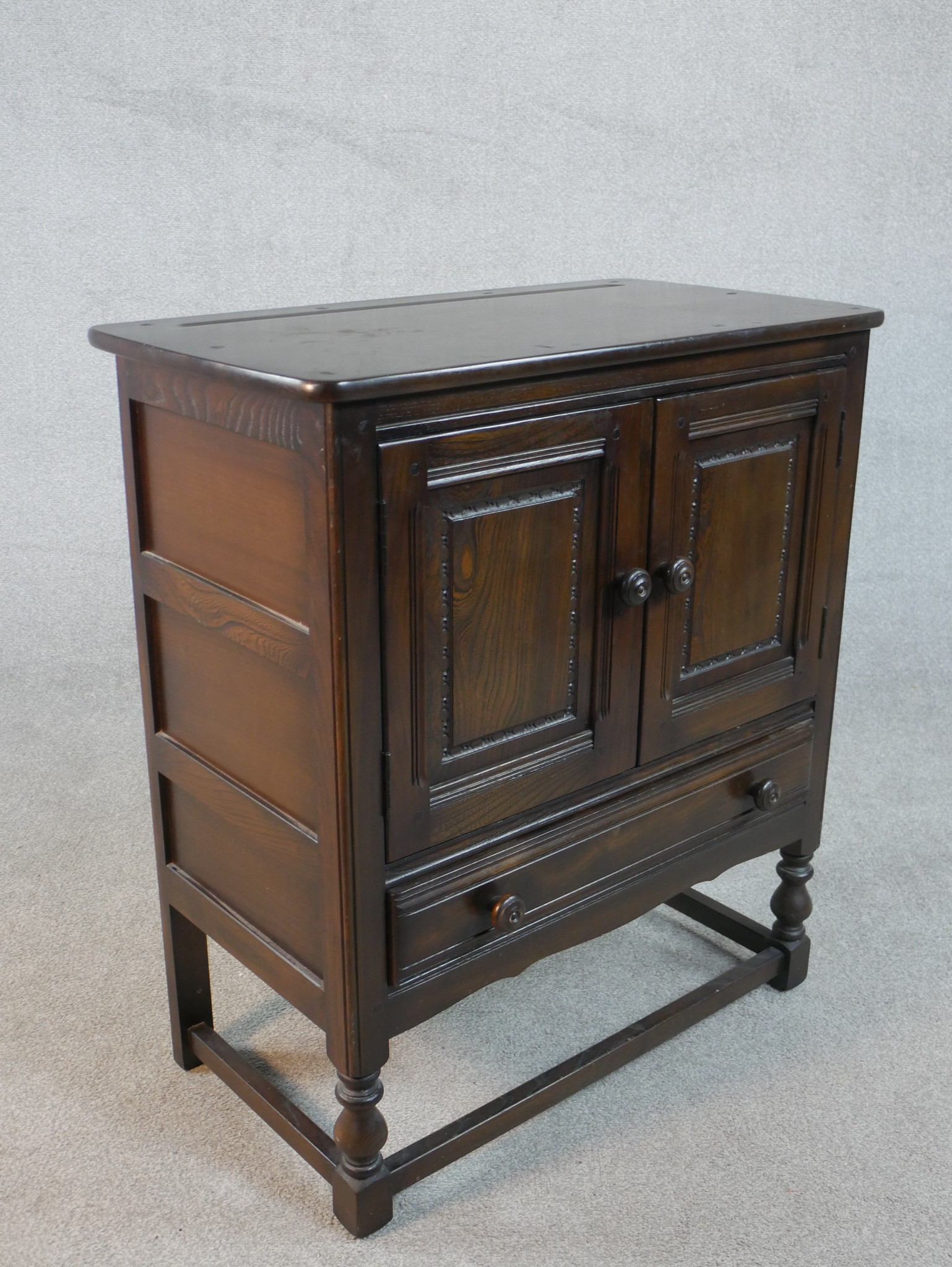 A mid century oak Ercol cabinet in the country antique style. H.70 W.103 D.50cm - Image 5 of 5