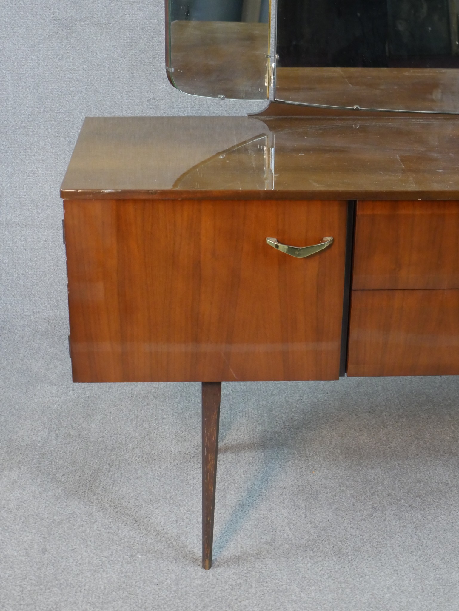 A mid century vintage laminated dressing table by Meredew Furniture. H.124 W.153 D.42cm - Image 5 of 6