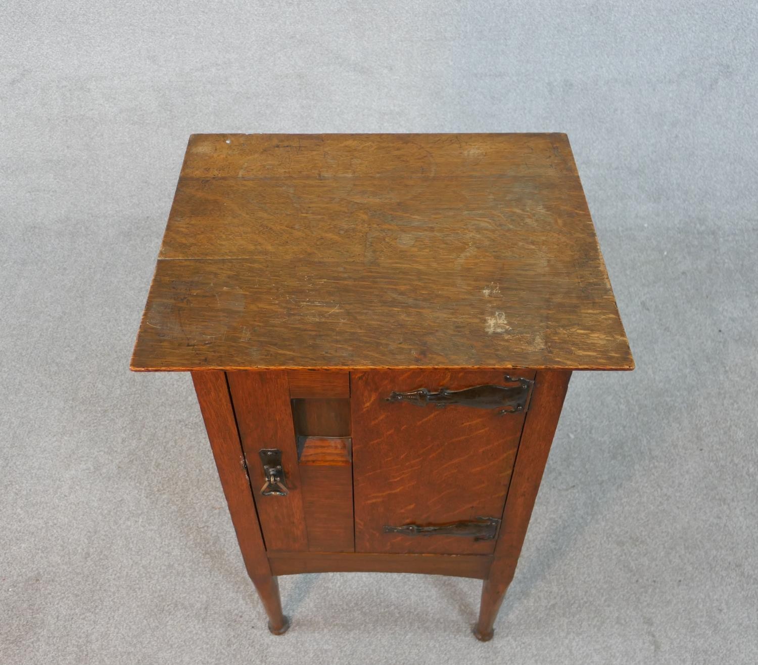 A Harris Lebus Arts and Crafts oak bedside cabinet with recessed panel door on tapering pad foot - Image 3 of 6