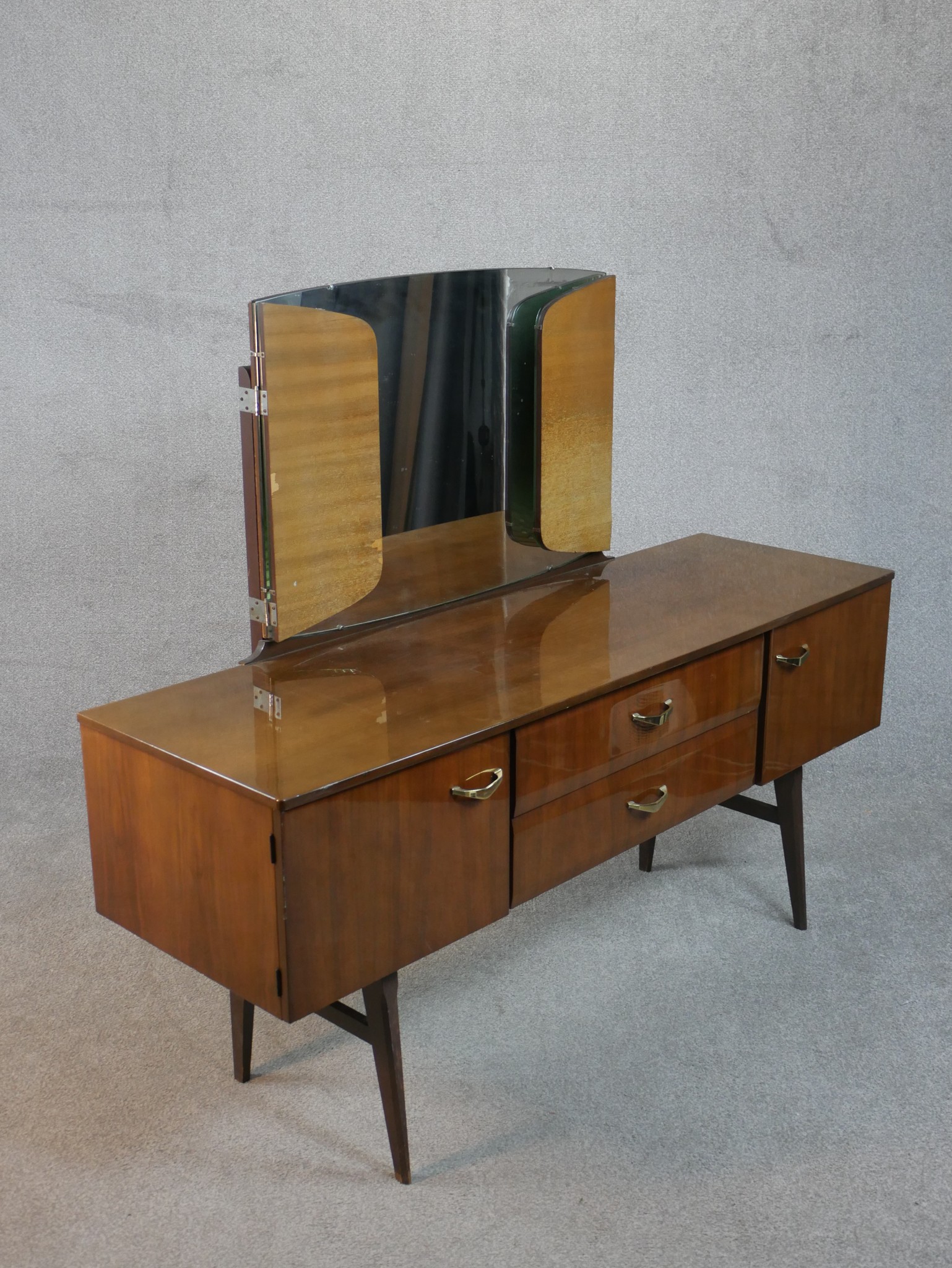 A mid century vintage laminated dressing table by Meredew Furniture. H.124 W.153 D.42cm - Image 6 of 6