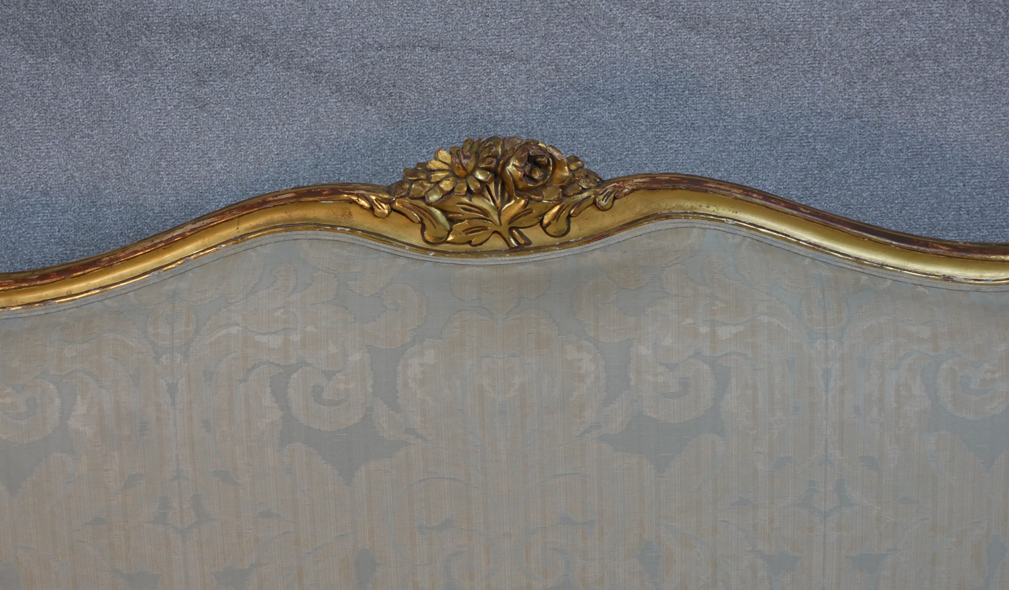 A carved giltwood Louis XV style sofa in floral upholstery on cabriole supports. H.102 W.208 D.76cm - Image 3 of 8