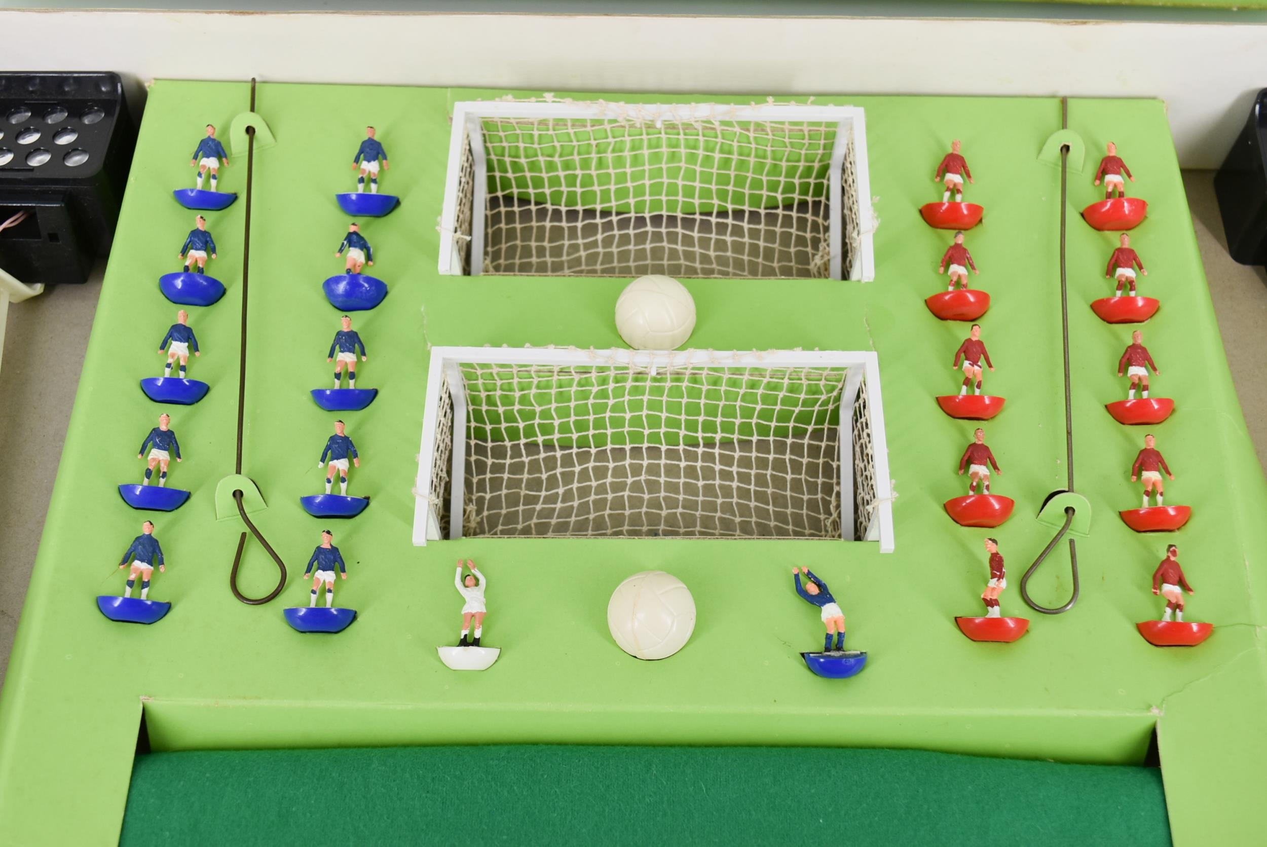 A vintage Subbuteo 'Floodlighting' edition set with box and acrylic pieces. (complete) - Image 3 of 4