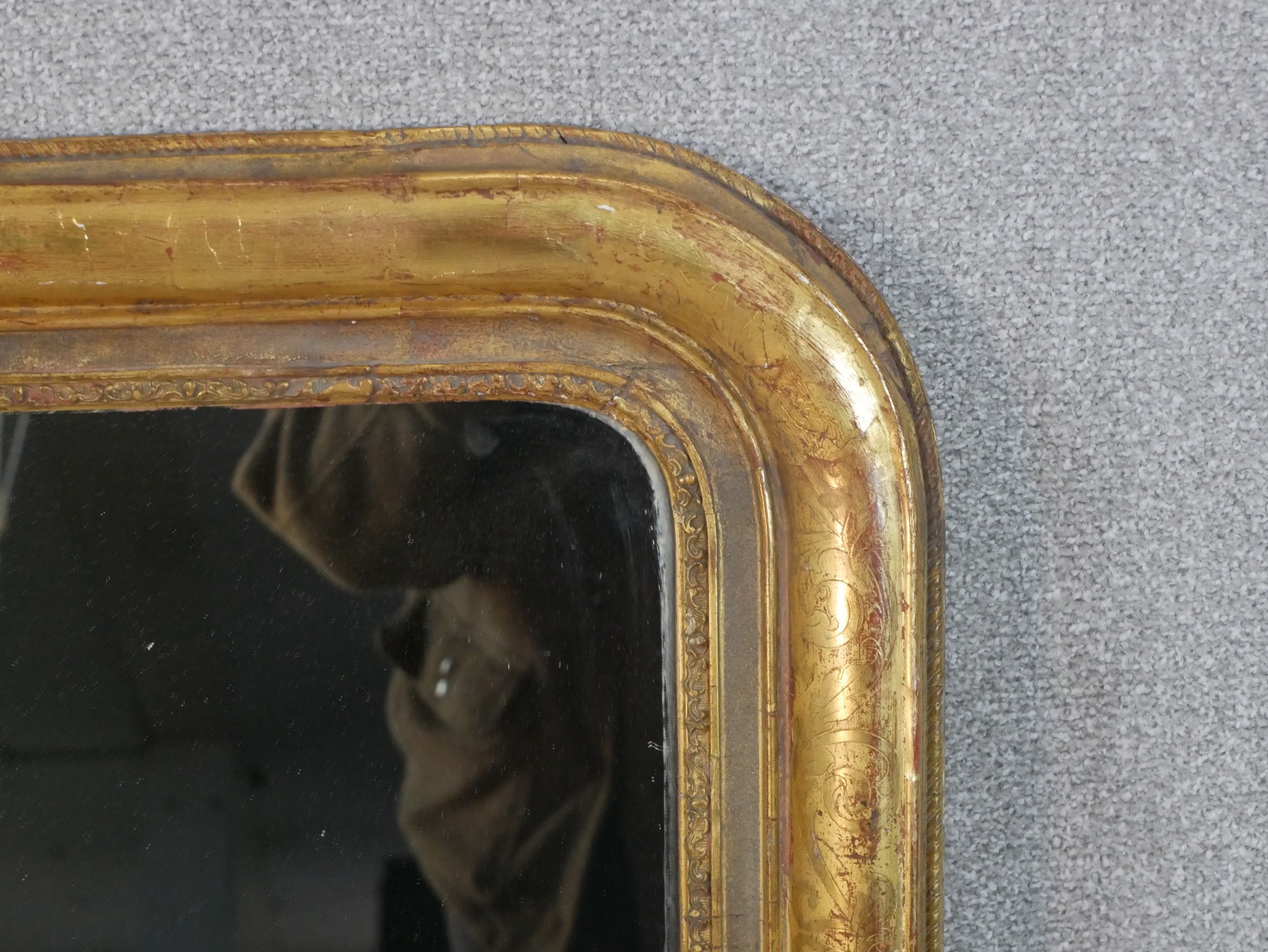 A 19th century gilt framed mirror, of rectangular form with rounded corners. H.77 W.93cm - Image 3 of 4