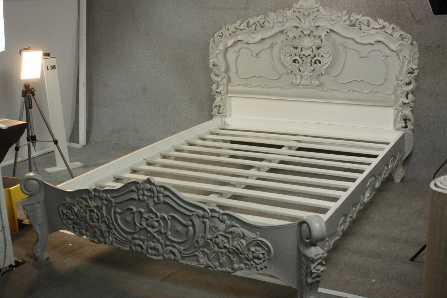 A grey and white painted ornately carved king size bed, the headboard and foot carved and pierced - Image 8 of 10