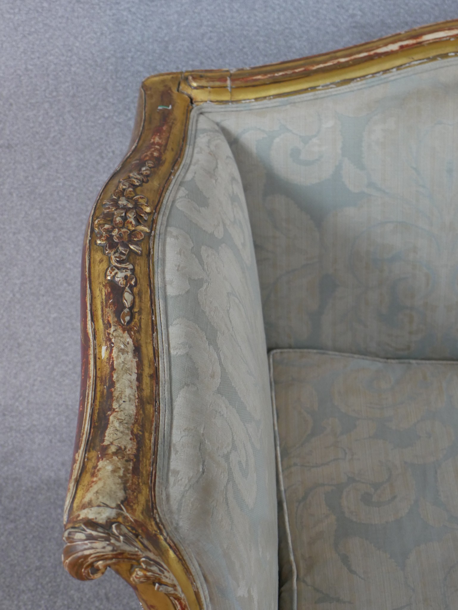 A carved giltwood Louis XV style sofa in floral upholstery on cabriole supports. H.102 W.208 D.76cm - Image 5 of 8