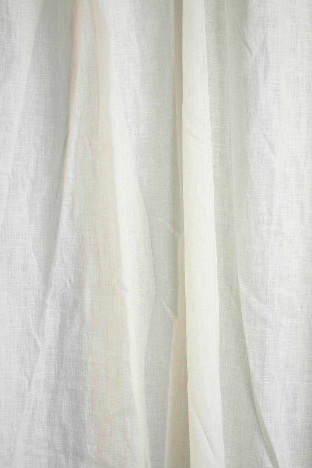 A pleated thin white curtain. L.250 W.260cm. - Image 3 of 5