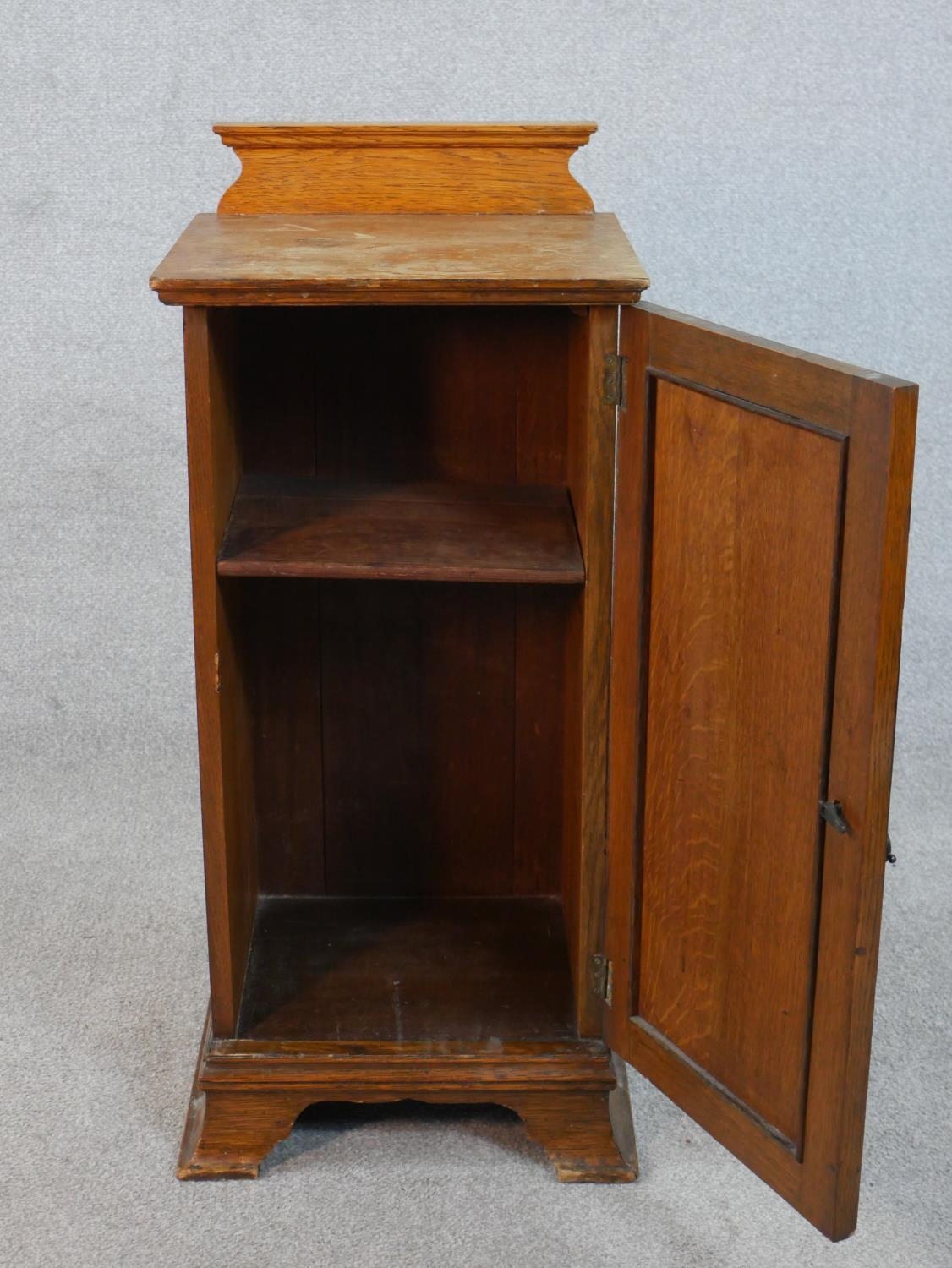 A late 19th century light oak pot cupboard on ogee bracket feet. H.87 W.41 D.36cm - Image 3 of 4