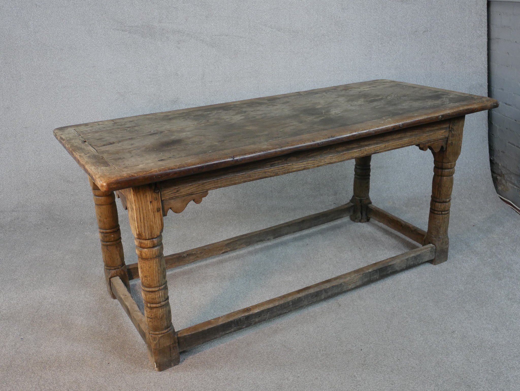 An 18th century oak planked top refectory dining table with cleated ends on turned stretched - Image 5 of 5