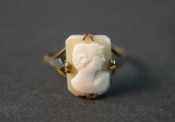 A 9 carat yellow gold carved cameo ring with classical portrait. Ring size R 1/2.
