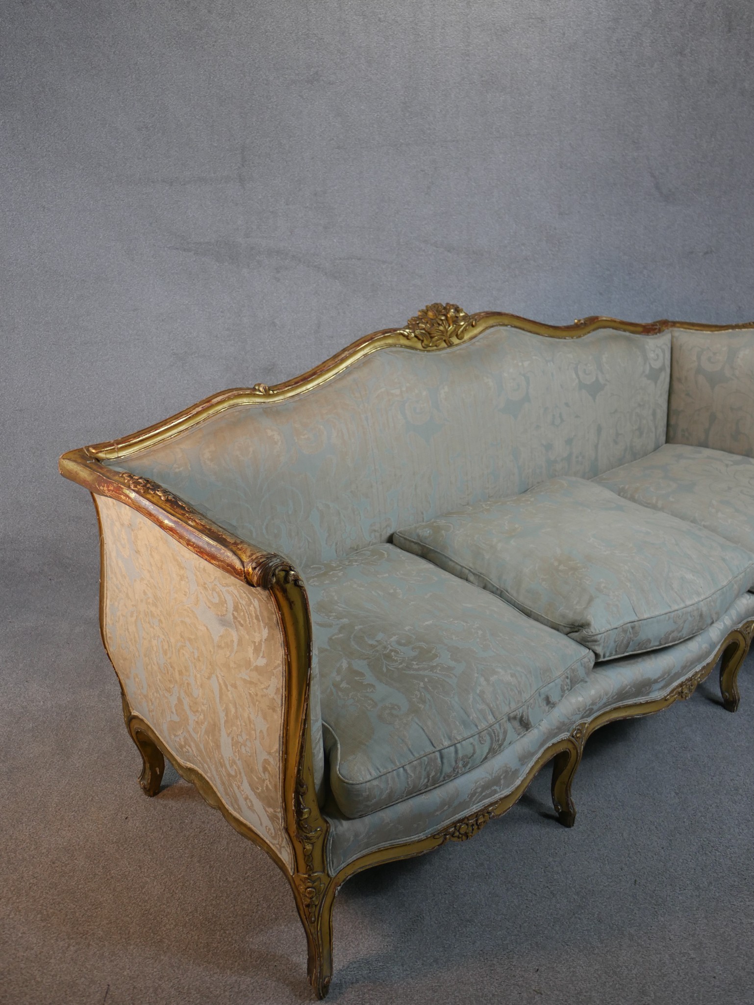 A carved giltwood Louis XV style sofa in floral upholstery on cabriole supports. H.102 W.208 D.76cm - Image 8 of 8