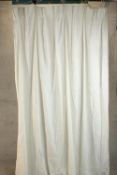 A pleated thin white curtain. L.250 W.260cm.