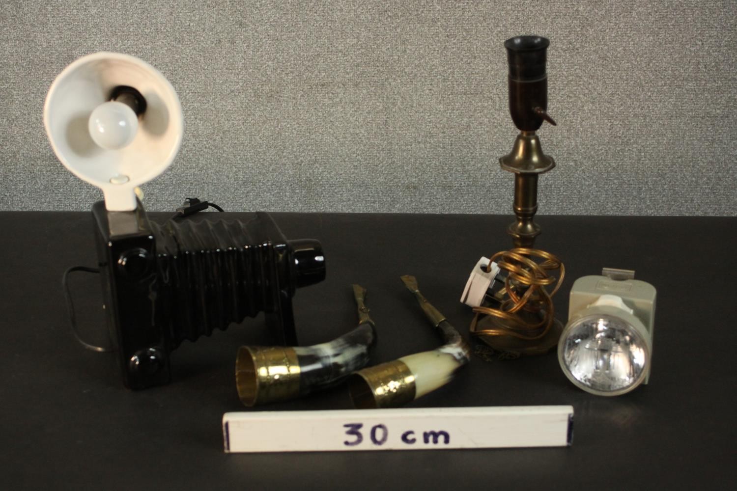 A novelty ceramic table lamp in the form of a vintage camera, along with a brass candle stick - Image 2 of 6