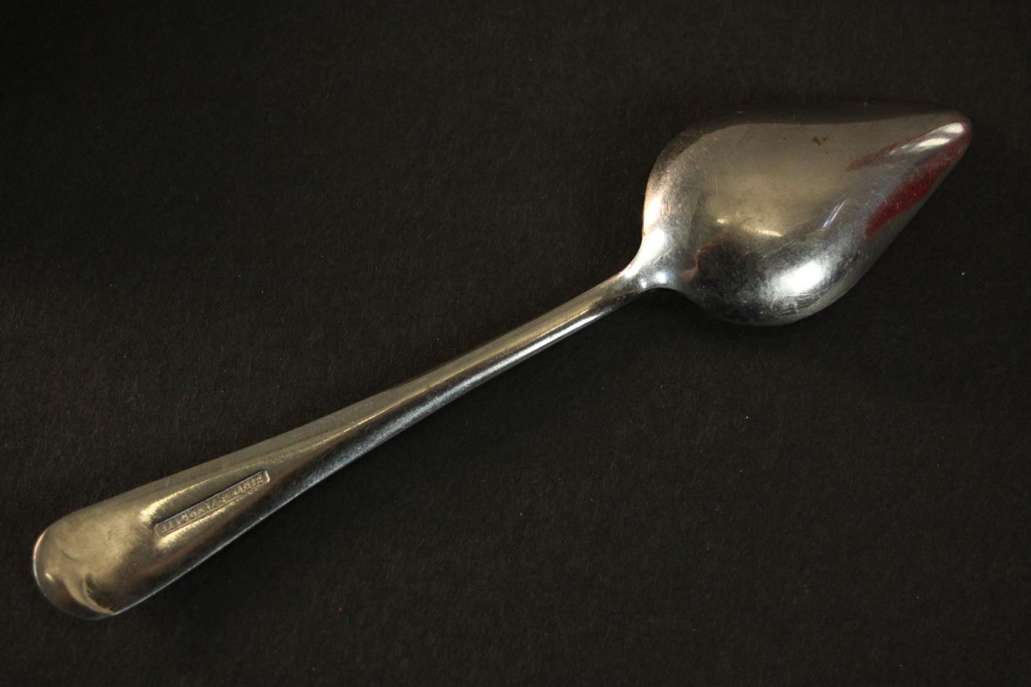 A collection of silver plate, including a set of six grapefruit spoons and a silver plated - Image 9 of 11
