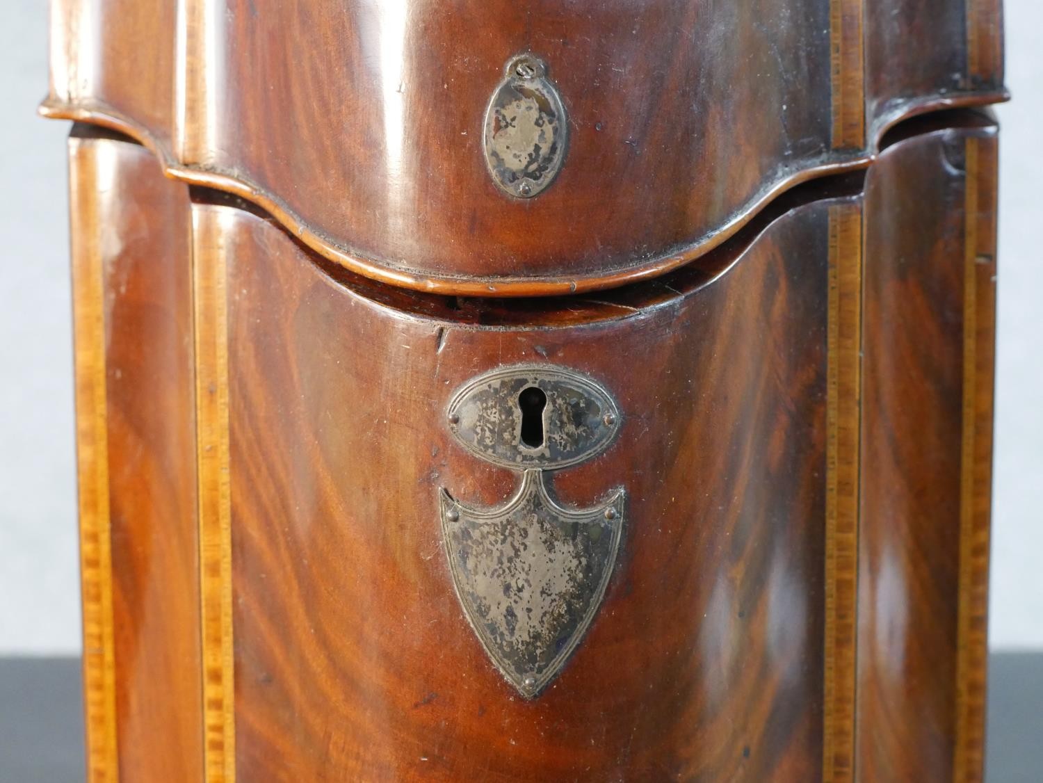 A 19th century flame mahogany and satin wood inlaid knife box with a white metal shield shape - Image 5 of 7