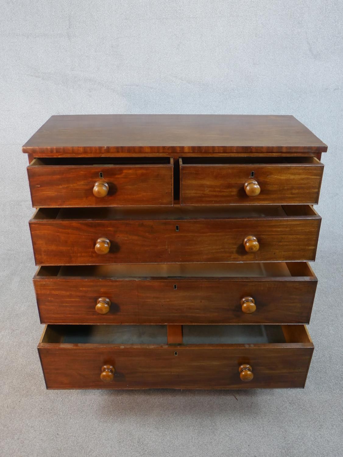 A Georgian mahogany chest of drawers on shaped bracket feet. H.106 W.107 D.48cm - Image 3 of 6