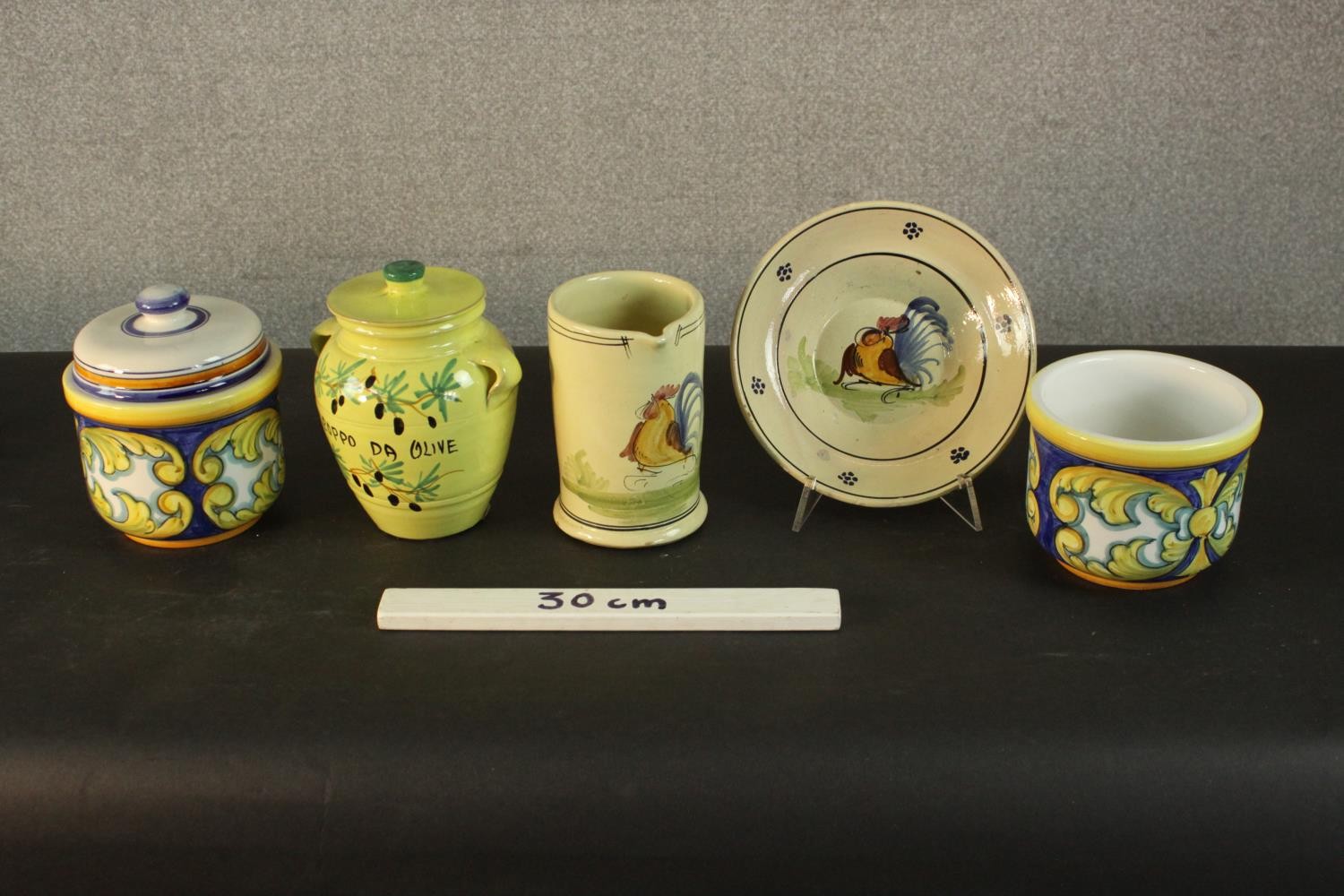 A collection of Portuguese and Italian hand painted pottery, including a Majolica planter and two - Image 2 of 11