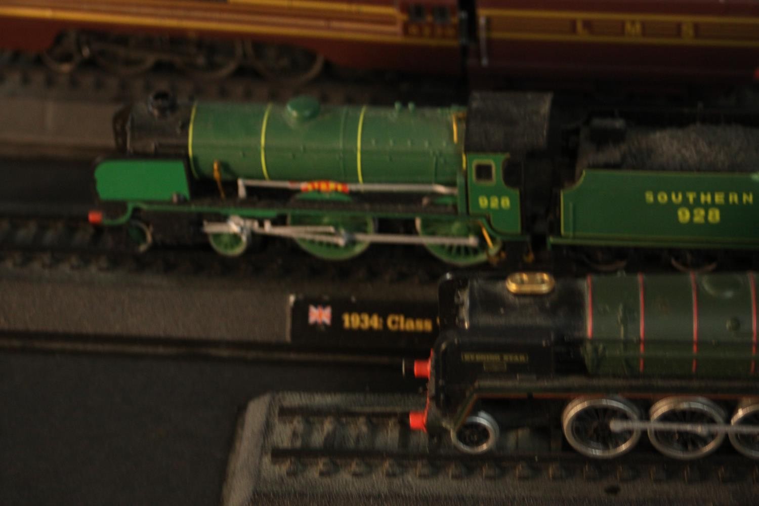 A collection of vintage models of locomotives, including a BACHMANN OO gauge steam locomotive, 31- - Image 10 of 22