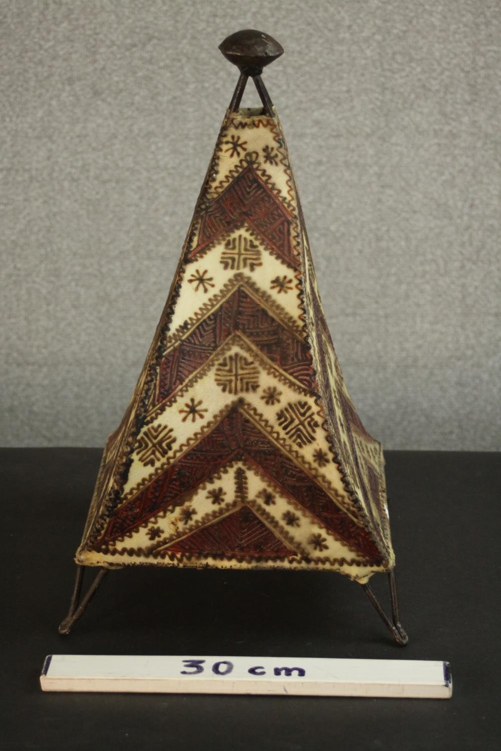 A vintage Moroccan leather and henna design pyramidal table lamp. H.46 W.25 D.27cm. - Image 2 of 5