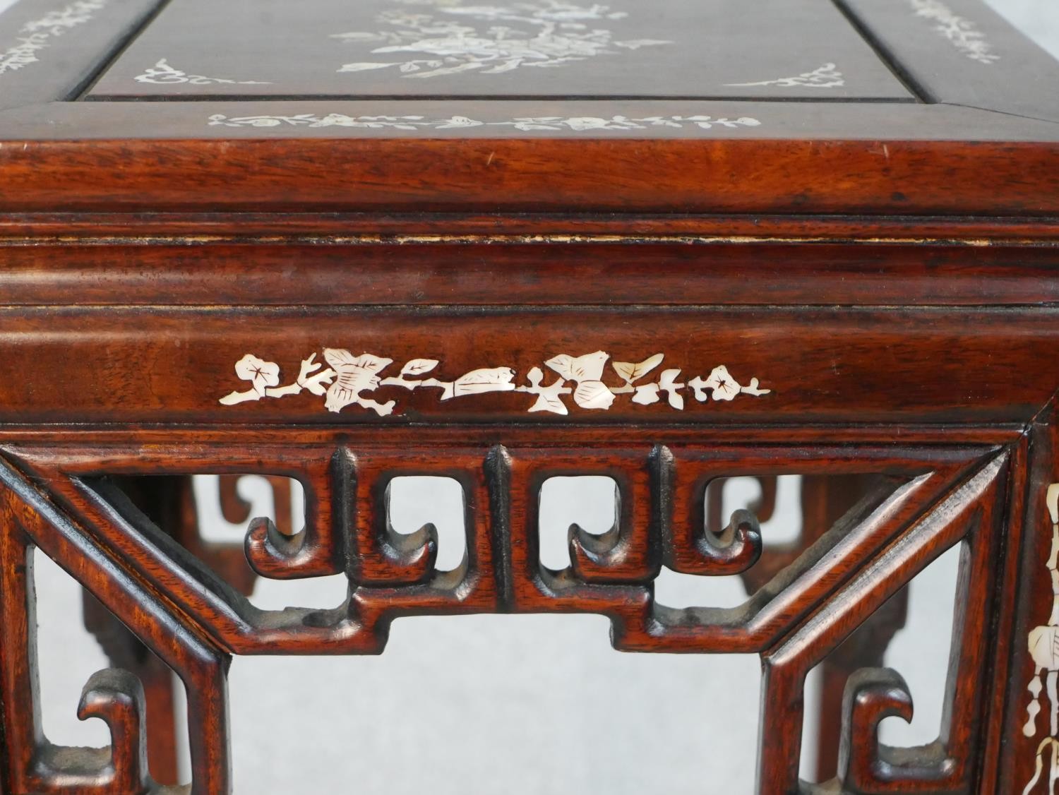 A Chinese carved and pierced hardwood urn stand inlaid with mother of pearl bird and floral - Image 4 of 5