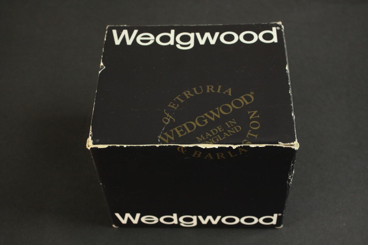 A boxed Richard Guyatt for Wedgwood mug to mark the return of Halley's Comet in 1986. Number 444 - Image 6 of 7