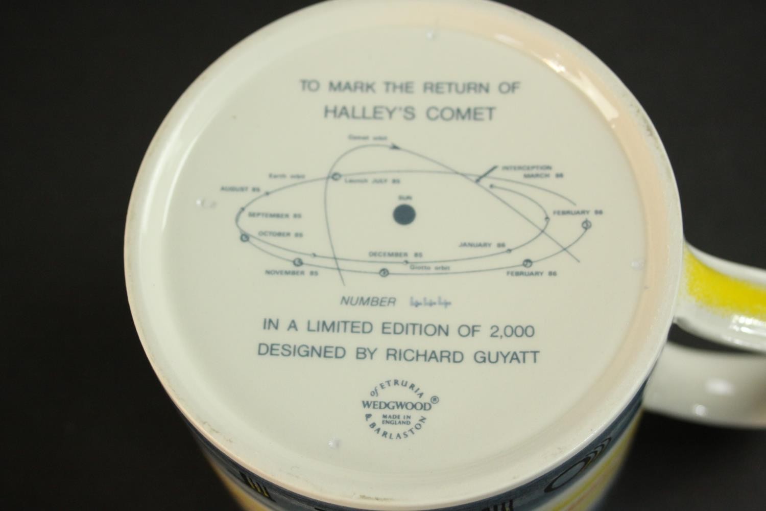 A boxed Richard Guyatt for Wedgwood mug to mark the return of Halley's Comet in 1986. Number 444 - Image 3 of 7