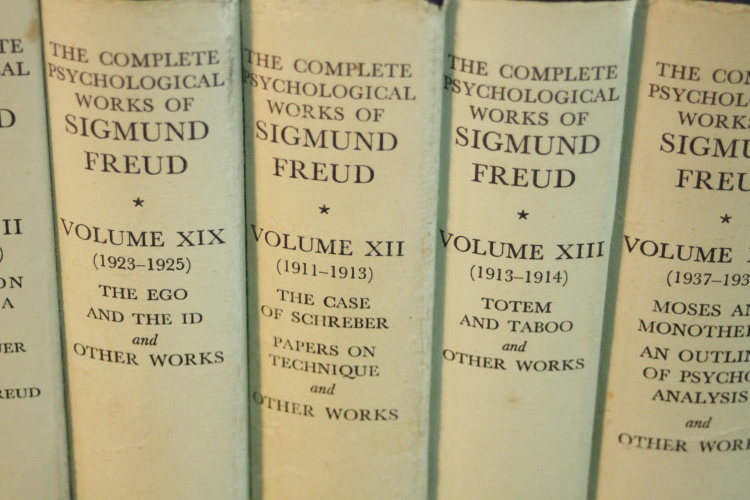 Sixteen volumes of the Complete Psychological Works of Sigmund Freud and other works by Sigmund - Image 6 of 7
