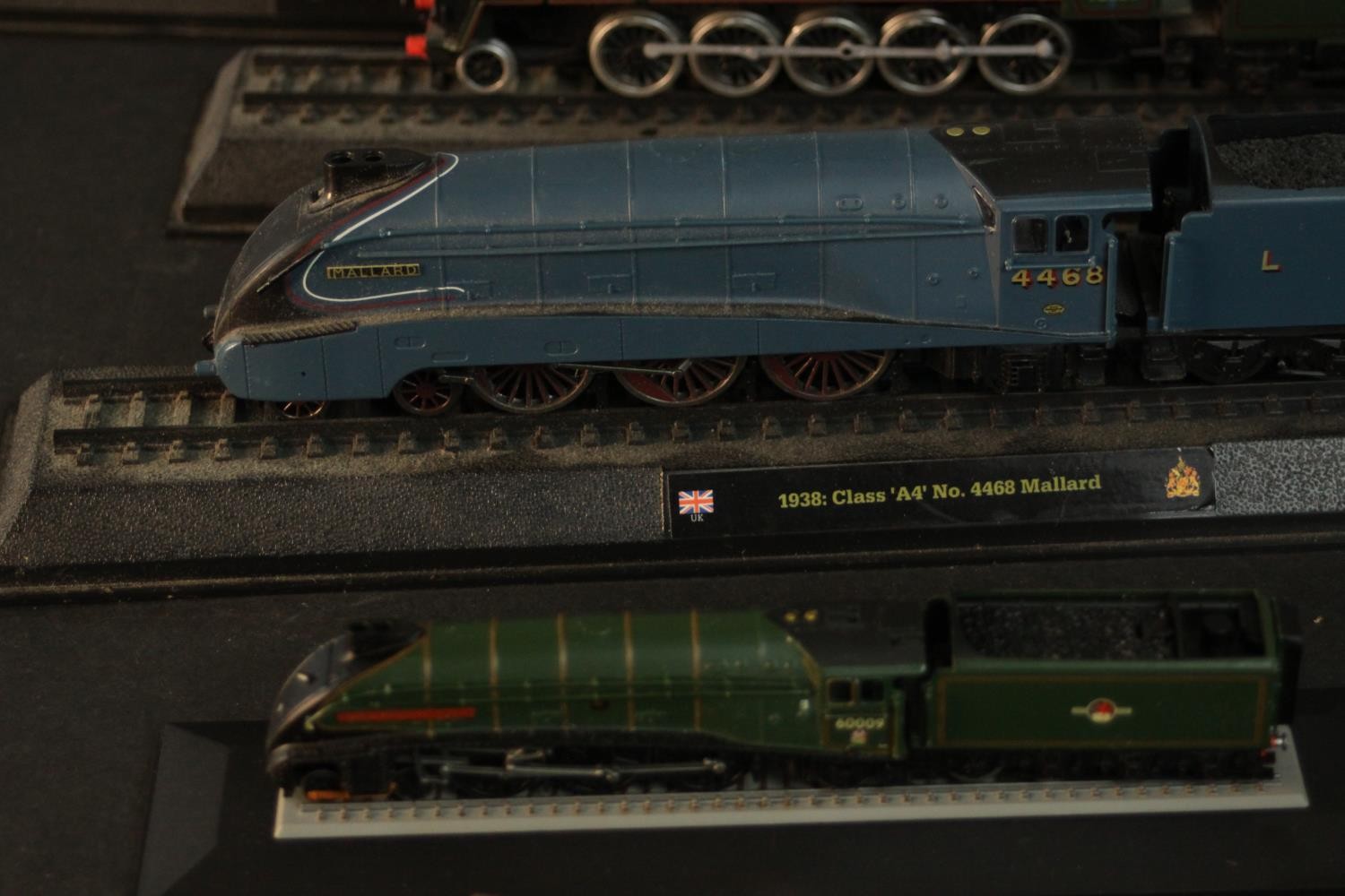 A collection of vintage models of locomotives, including a BACHMANN OO gauge steam locomotive, 31- - Image 8 of 22
