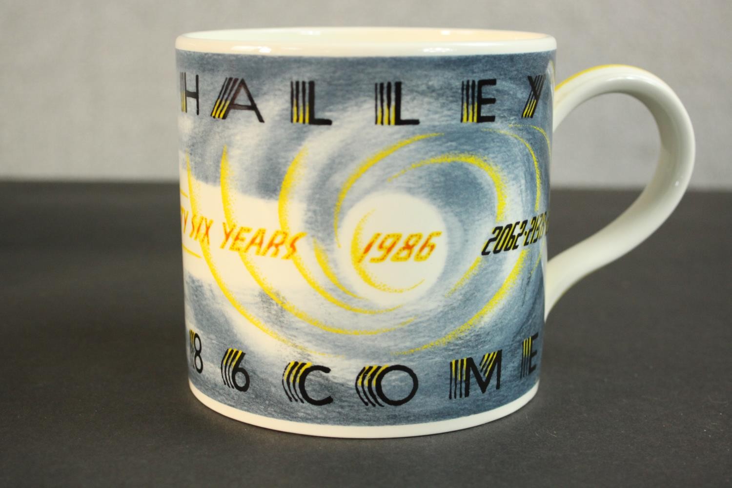 A boxed Richard Guyatt for Wedgwood mug to mark the return of Halley's Comet in 1986. Number 444
