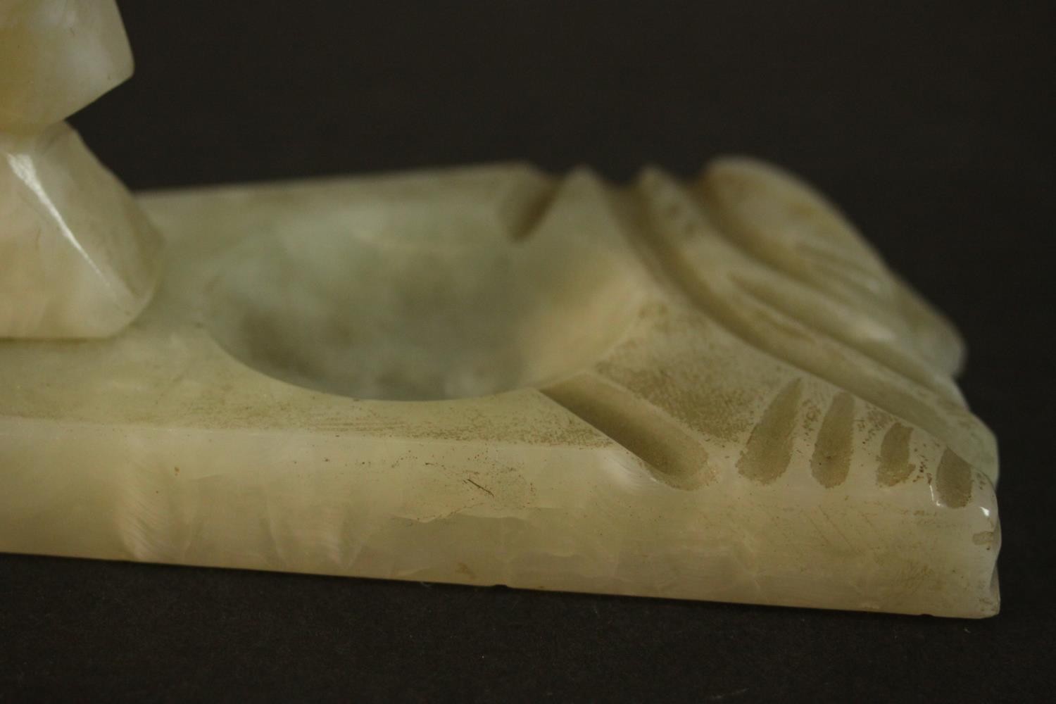 An Art Deco carved alabaster ashtray in the form of a Native American head. H.14 W.17 D.10cm. - Image 5 of 6