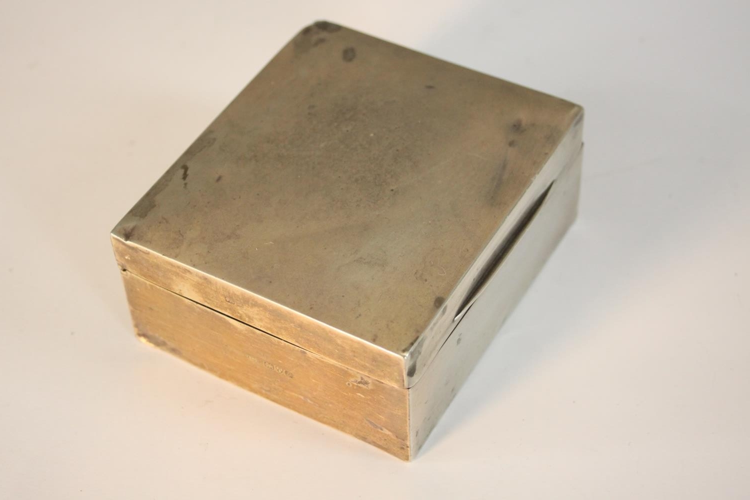 A collection of silver, including a cedar lined silver cigarette box, a pair of Art Nouveau silver - Image 6 of 13