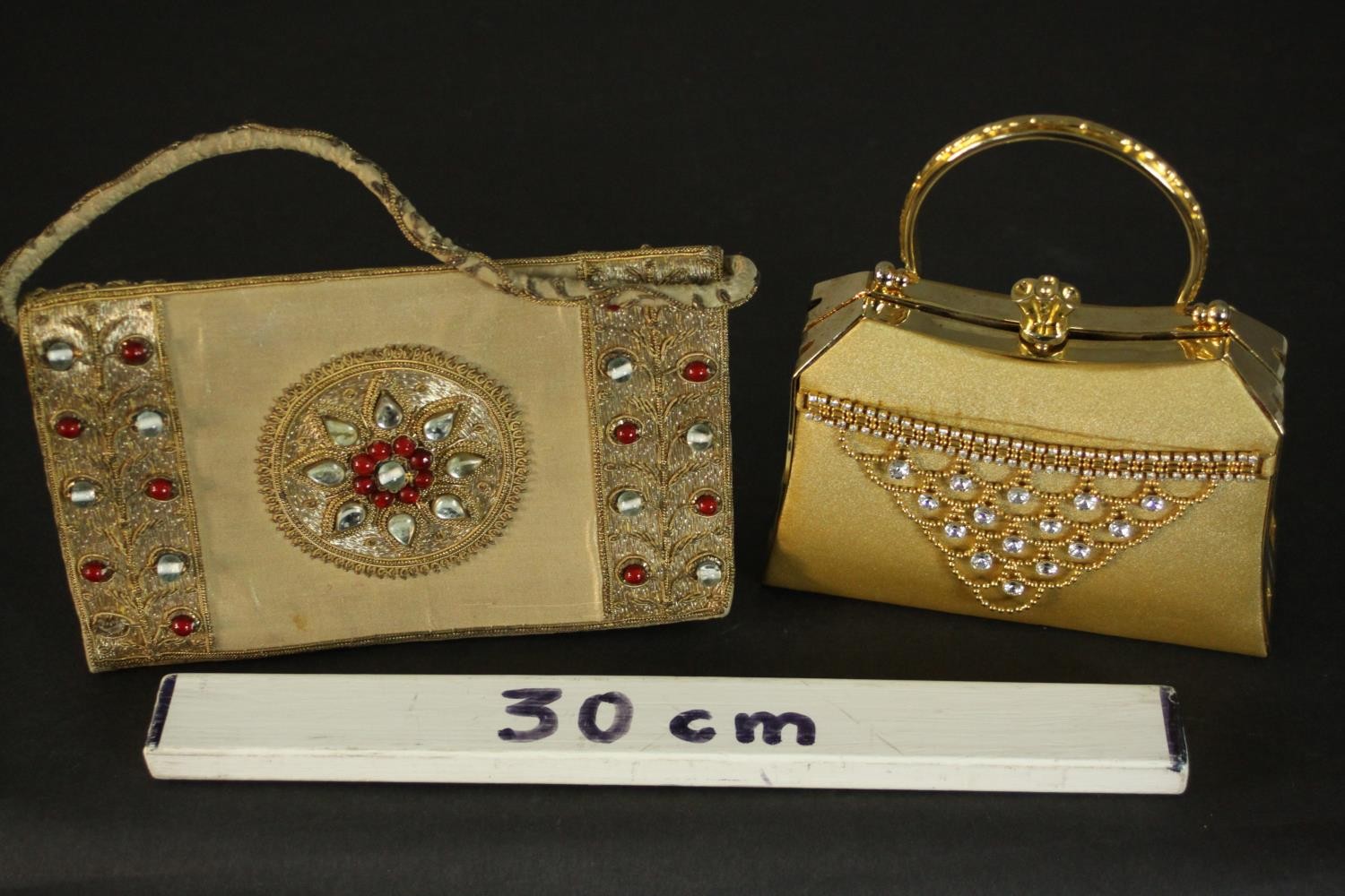 Two vintage clutch handbags, including an Indian gold brocade and glass cabochon detailed evening - Image 2 of 10