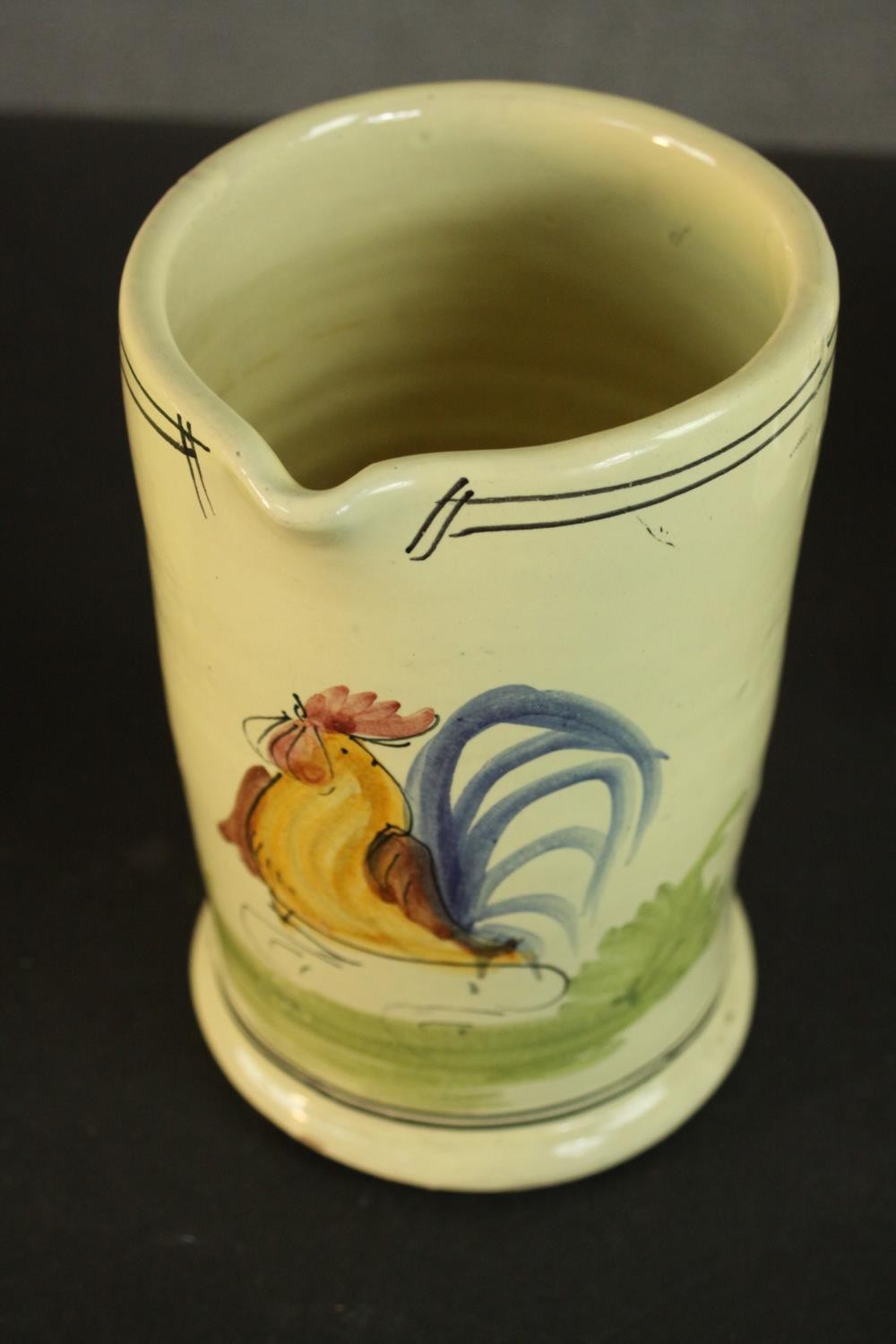 A collection of Portuguese and Italian hand painted pottery, including a Majolica planter and two - Image 6 of 11