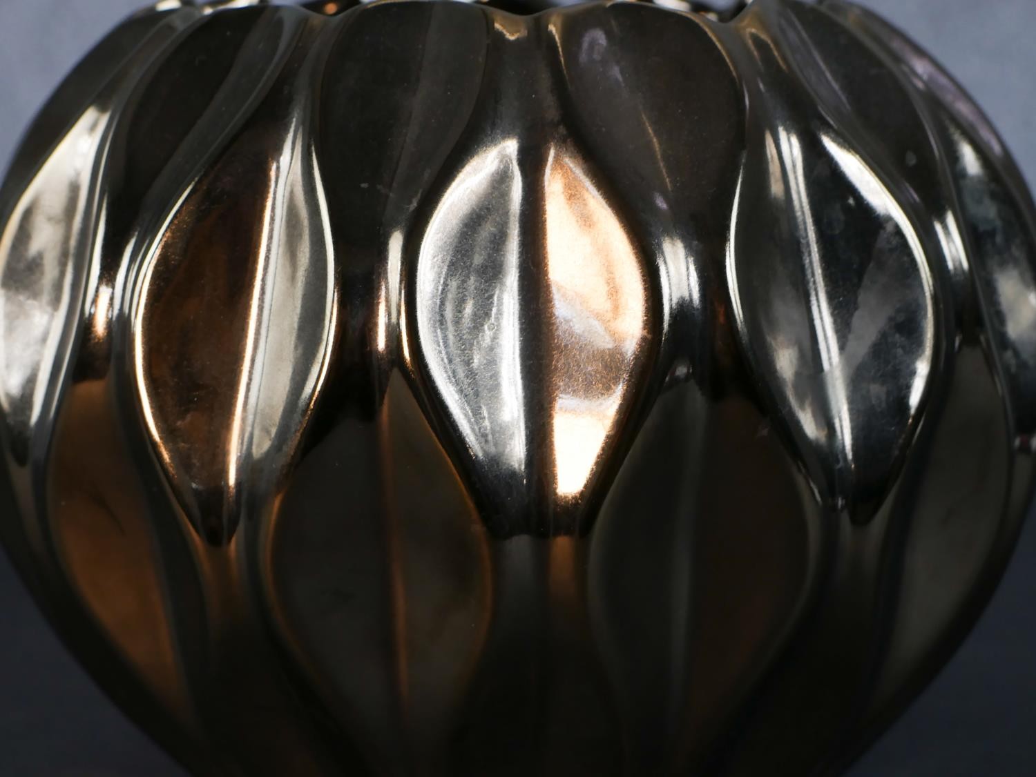 A bronze ceramic glaze stylised floral design table lamp. H.19 W.22cm - Image 3 of 4