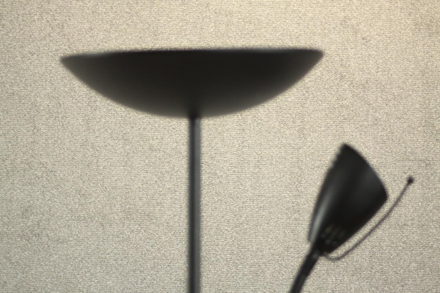 A contemporary ebonised uplighter and reading lamp, the reading lamp on an adjustable arm, on a - Image 3 of 7