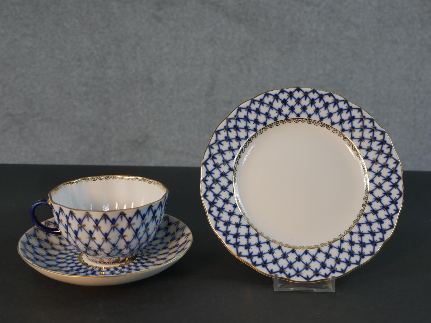 A collection of hand painted porcelain, including a Royal Vienna pin dish hand painted with a - Image 12 of 13