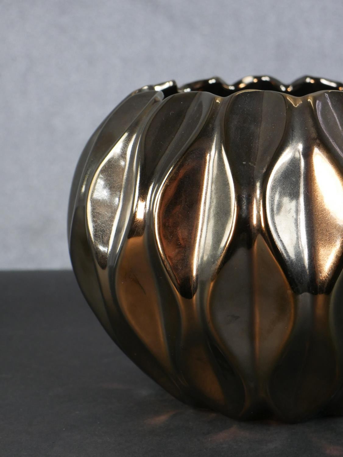 A bronze ceramic glaze stylised floral design table lamp. H.19 W.22cm - Image 2 of 4