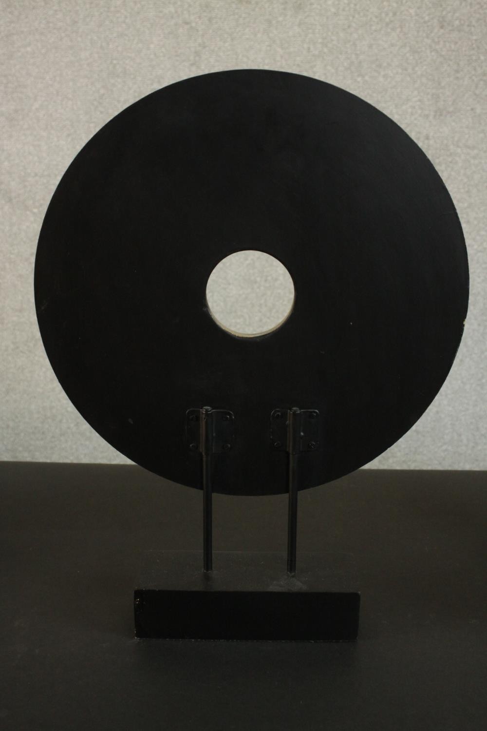 A modern carved gold painted disc on stand along with a silver glaze vase with stippled design and a - Image 5 of 10