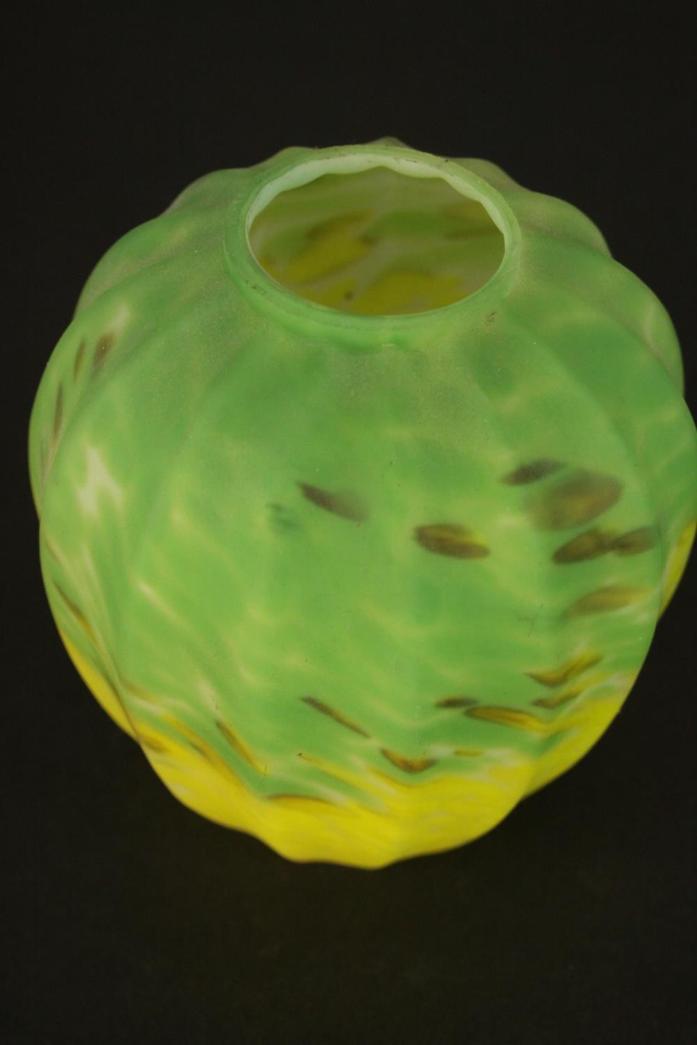 Three Murano glass swirl design green and yellow gradient lamp shades. H.15 Dia.13cm. (each) - Image 4 of 7