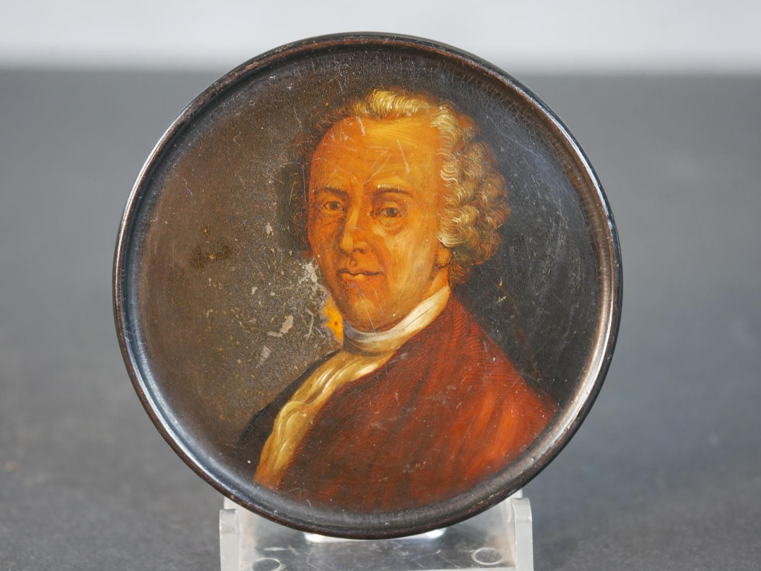 A Georgian hand painted papier mache snuff box painted with the portrait of a gentleman in a red - Image 2 of 9