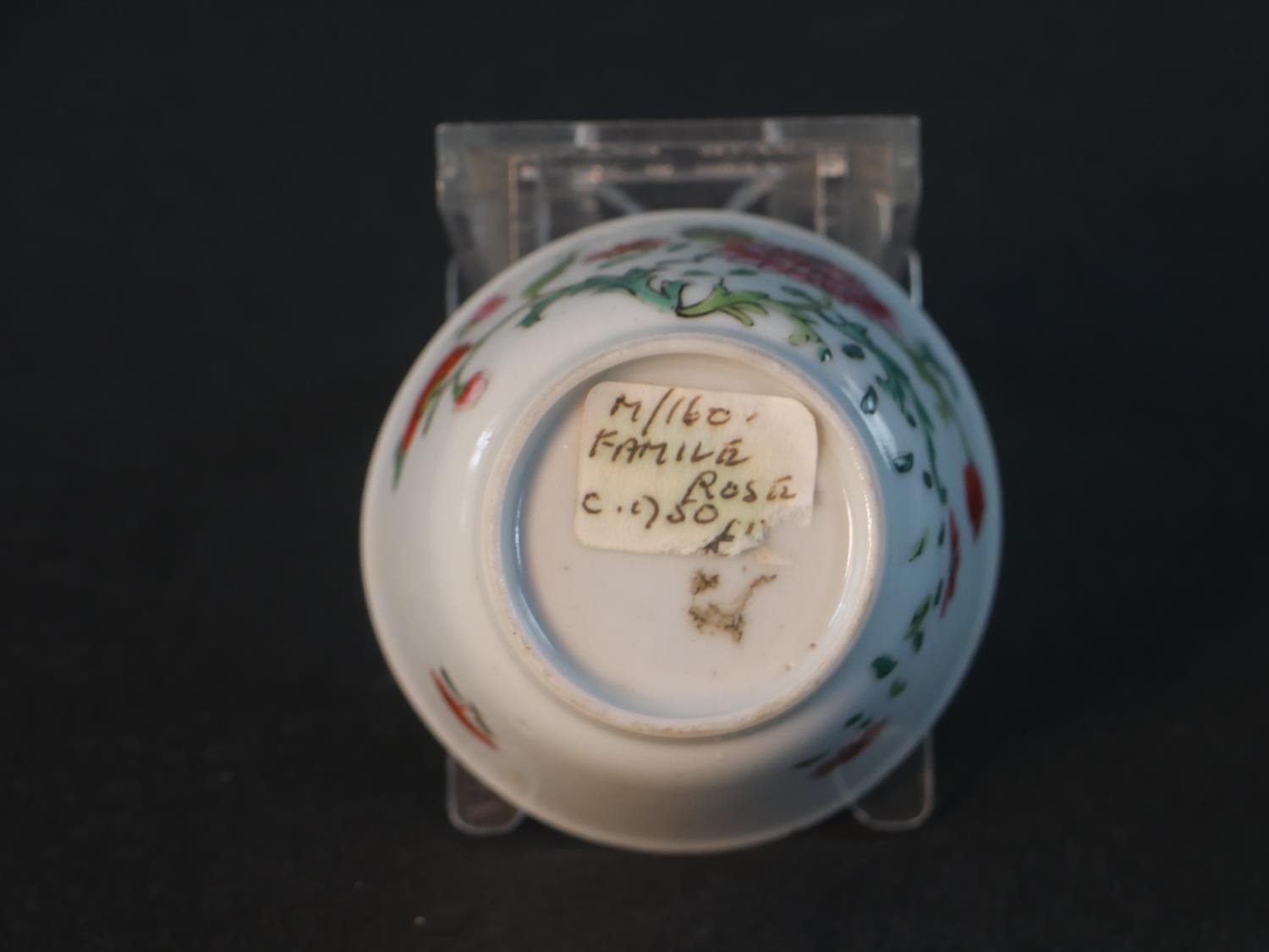 A 18th century Famille Rose tea bowl with floral design along with a blue and white Chinese hand - Image 9 of 9