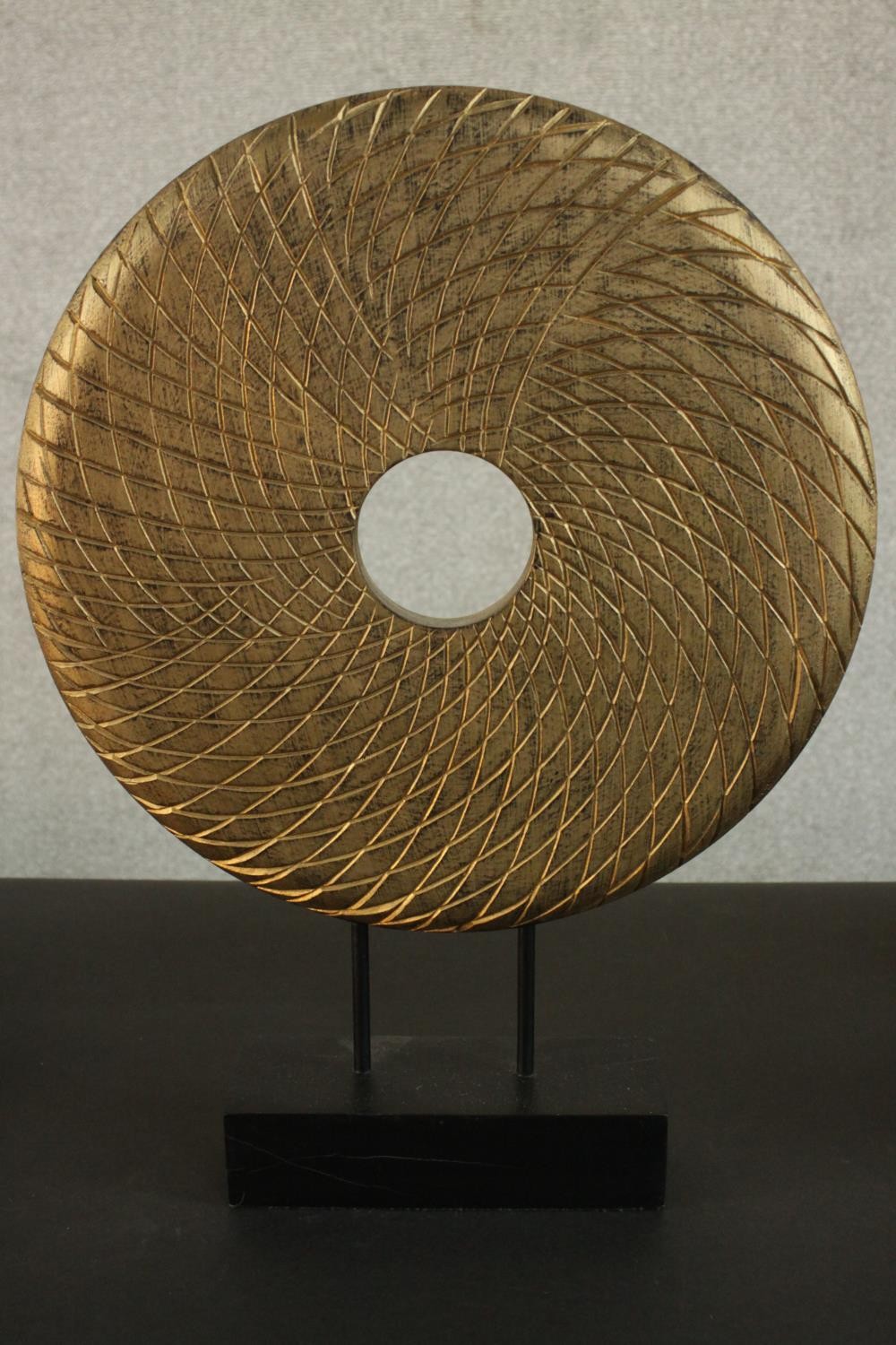 A modern carved gold painted disc on stand along with a silver glaze vase with stippled design and a - Image 4 of 10