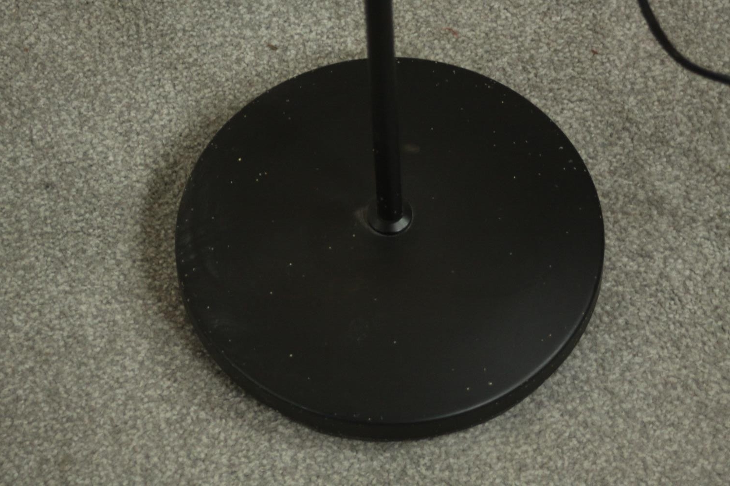 A contemporary ebonised uplighter and reading lamp, the reading lamp on an adjustable arm, on a - Image 7 of 7