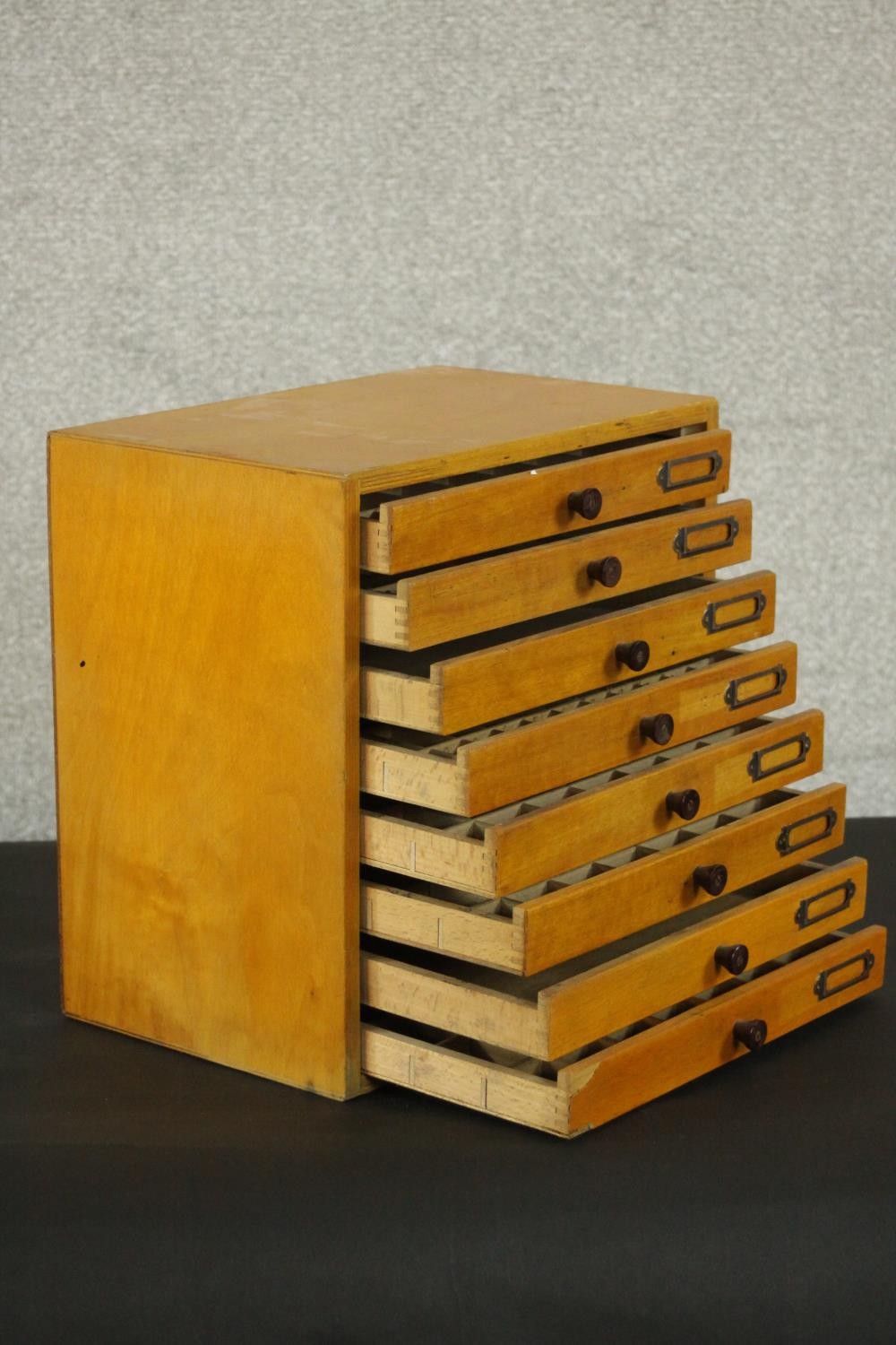 A mid 20th century birch plywood tabletop collector's cabinet of eight drawers. H.32 W.31 D.20cm. - Image 3 of 6