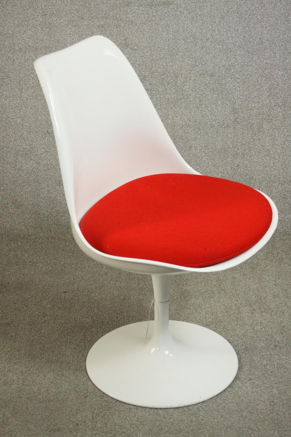 After Eero Saarinen, a set of four Tulip chairs, with white plastic shells and loose red upholstered - Image 3 of 5