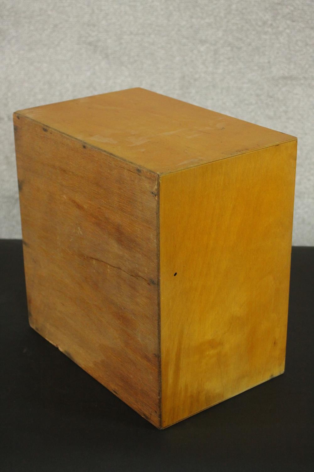A mid 20th century birch plywood tabletop collector's cabinet of eight drawers. H.32 W.31 D.20cm. - Image 6 of 6