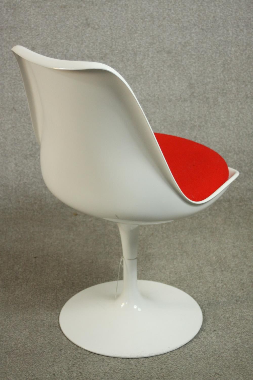After Eero Saarinen, a set of four Tulip chairs, with white plastic shells and loose red upholstered - Image 4 of 5