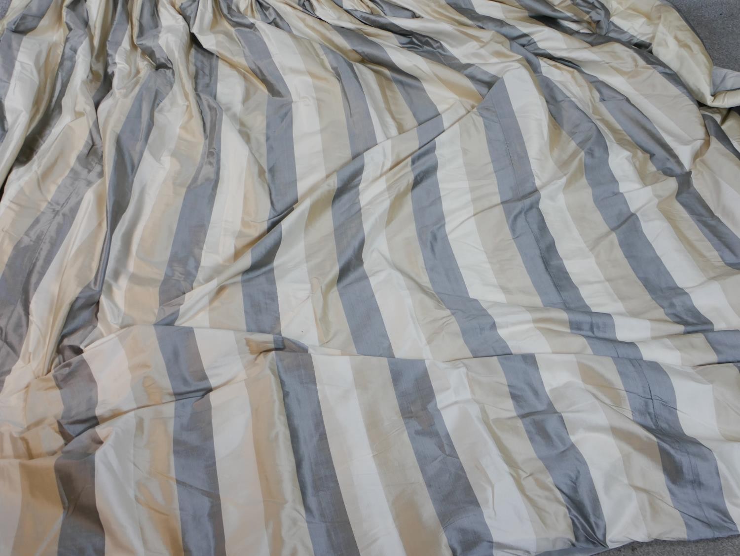 A pair of fully lined heavy striped cream, white and grey silk/cotton mix curtains, ruched and - Image 4 of 6