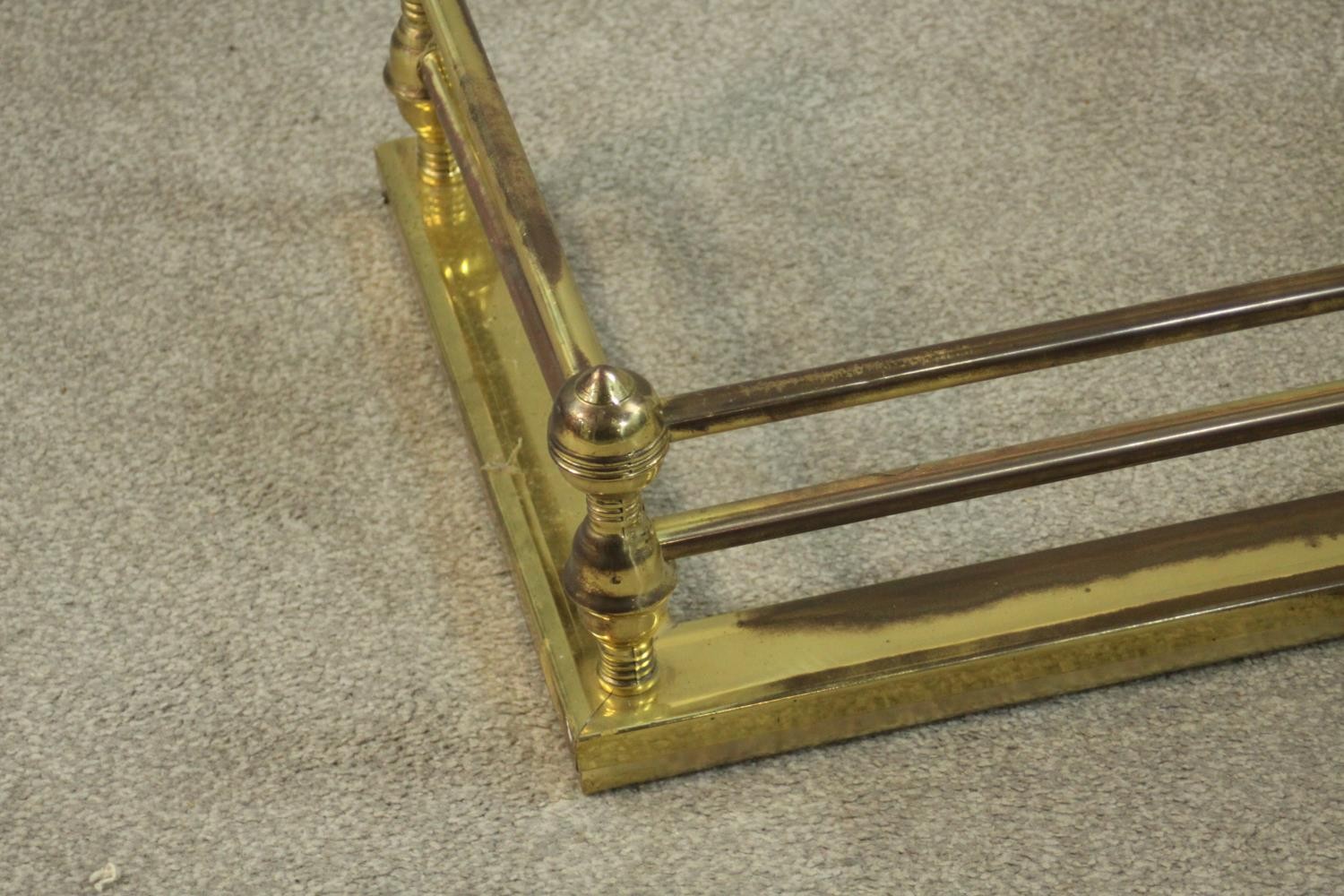 A Victorian brass fender of typical form with ball supports to the tubular rails. H.18 W.134 D.36cm. - Image 4 of 5